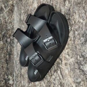 Mia Sandals Flat Black Women's Size 8 EUC